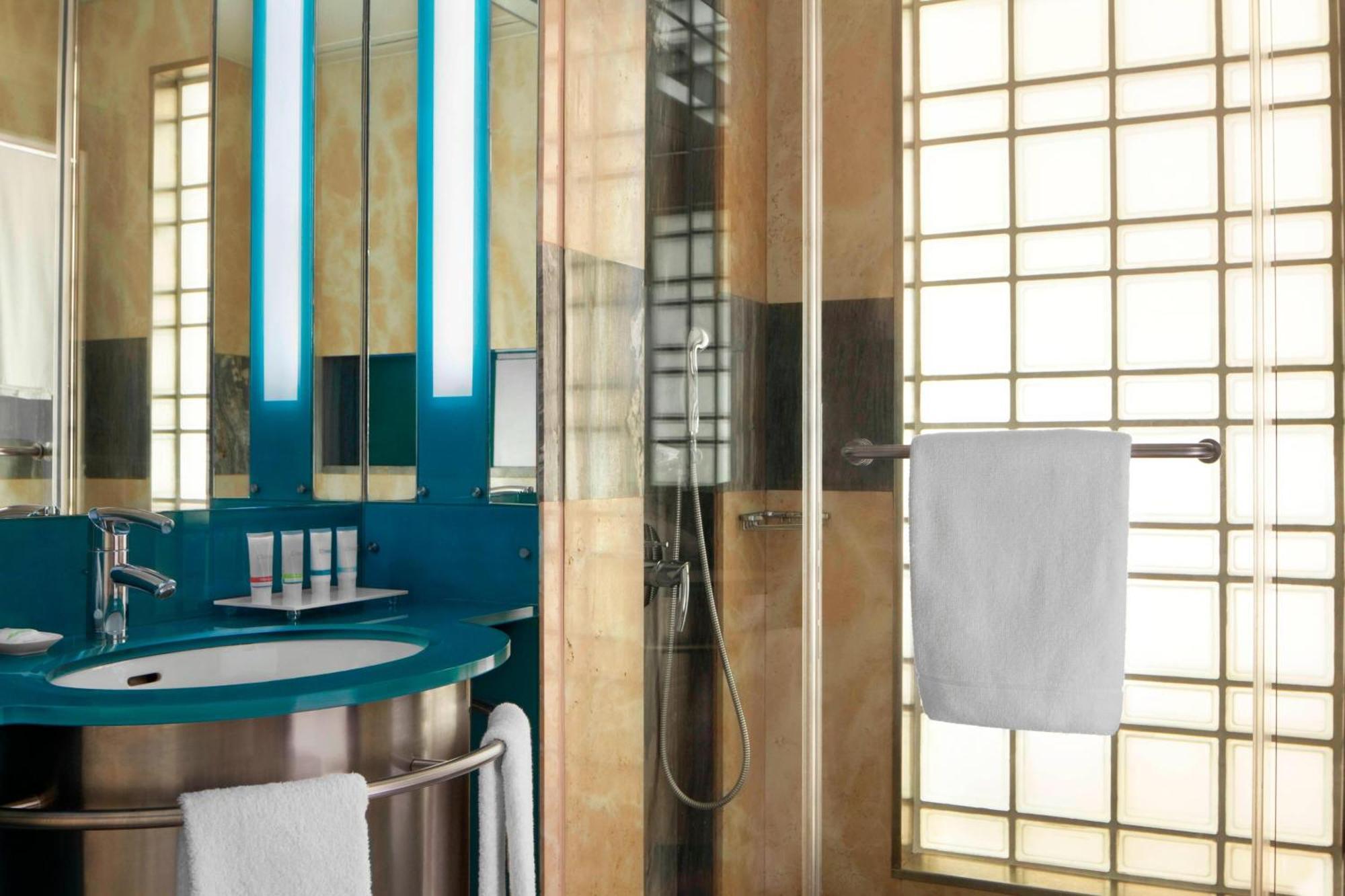Hotel Four Points By Sheraton Le Verdun 4*