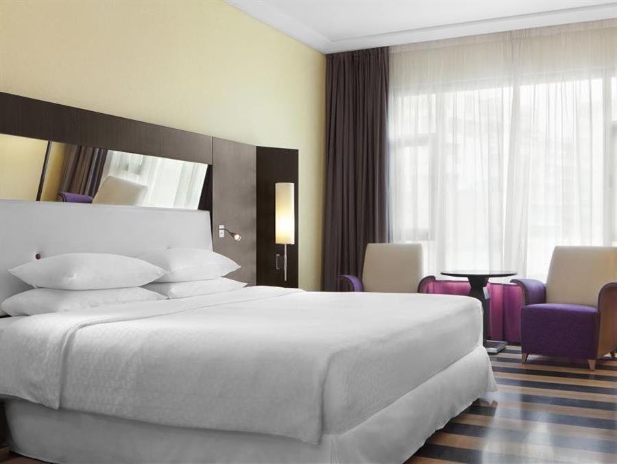 Hotel Four Points By Sheraton Le Verdun 4*